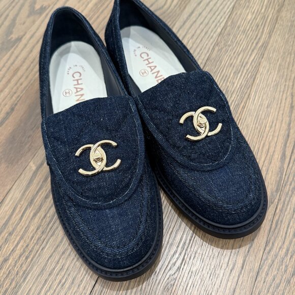 Chanel | Dark Blue Denim CC Turnlock Loafers | Size 37.5 - Picture 2 of 10